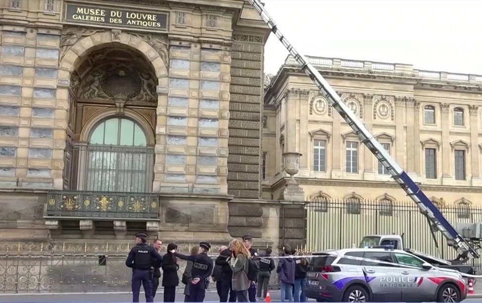 Cambriolage au Louvre